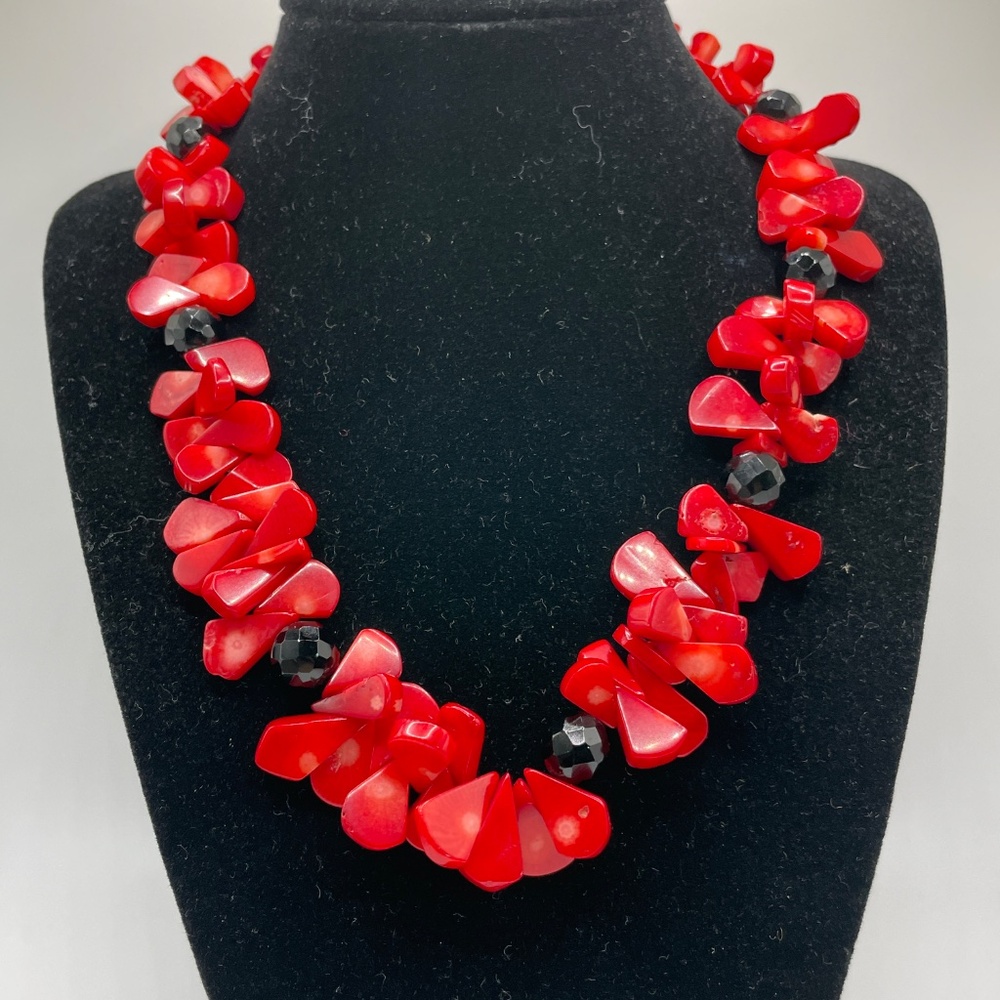 Chunky Dyed Red Coral and Black Glass Beaded Choker Necklace